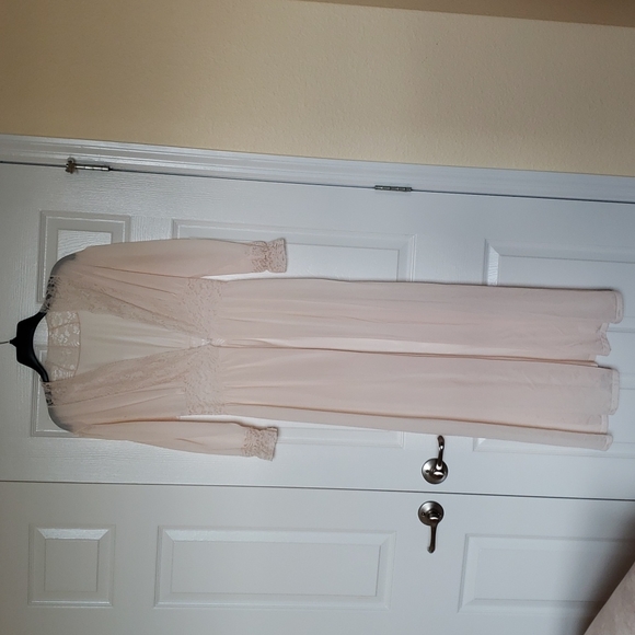 Vintage Michelene Peignoir Robe - Picture 2 of 16